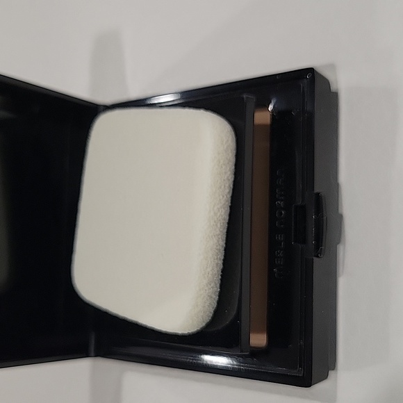 Merle Norman Ultra buff powder foundation - Picture 3 of 5